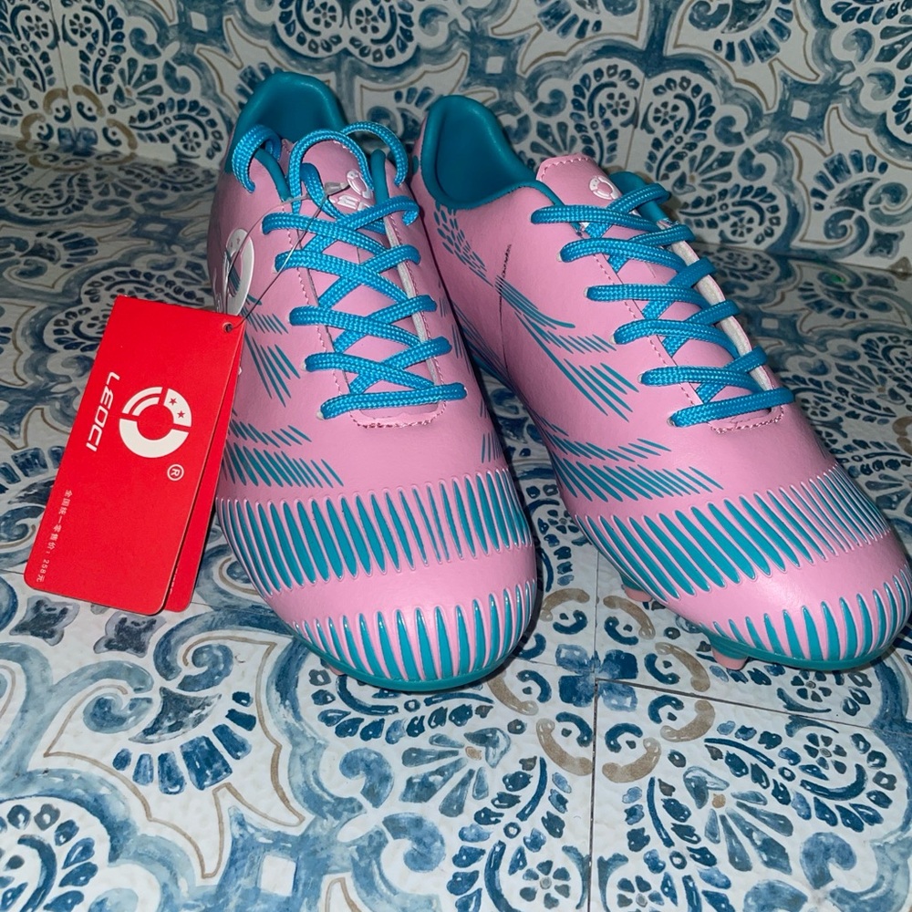 Leoci Cleats Size 6 Pink Womens
